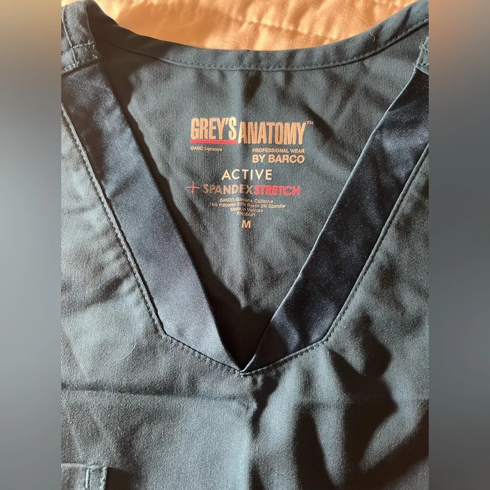 Bree 1-Pocket Tuck-In Scrub Top - Picture 4 of 4